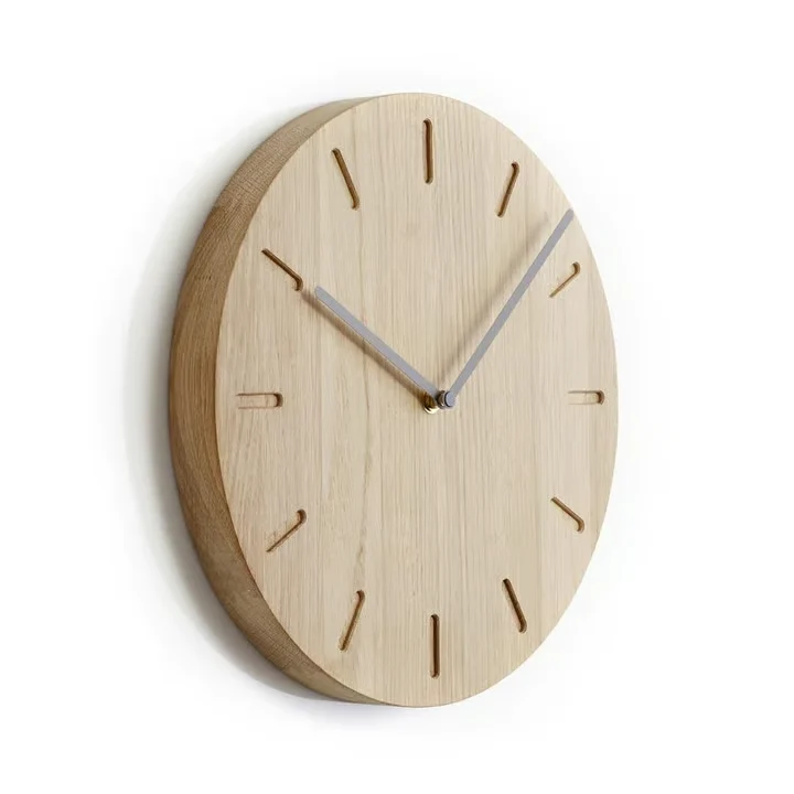 OAKVANE Watch Out Wanduhr – Skandinavische Eichen-Wanduhr Mit Messingzeigern