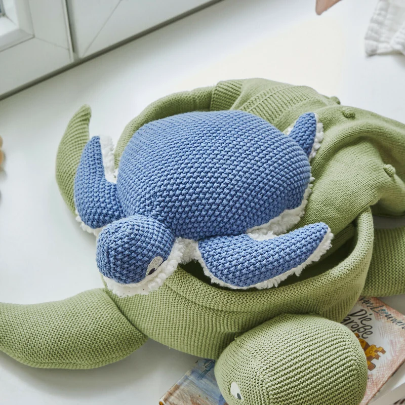 LOMENCIA Stofftier – Liebevoll gehäkelte Schildkröte aus Baumwolle mit weichem Kuschelbauch für Kinder