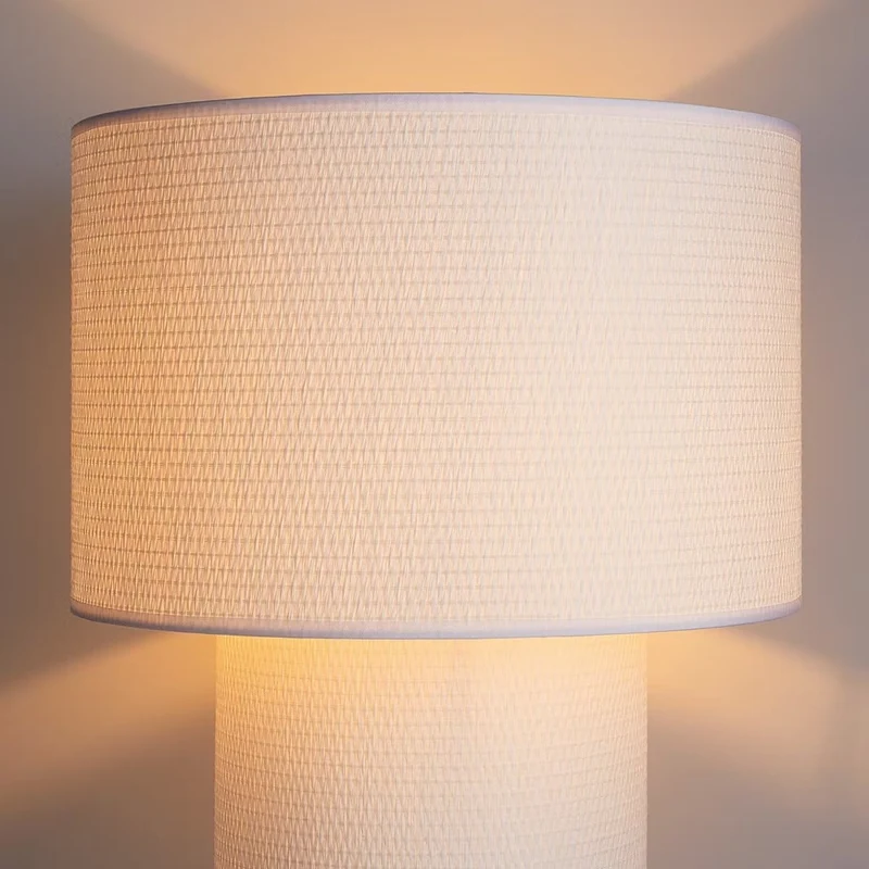 WHITE WEST Tischleuchte – Minimalistische weiße Metall- & Stoff-Tischlampe