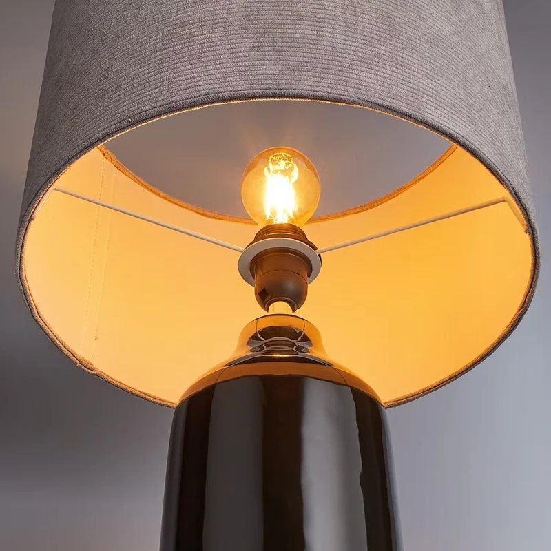FRONT ROW Tischleuchte – Glamouröse Tischlampe Mit Goldfarbenem Keramikfuß