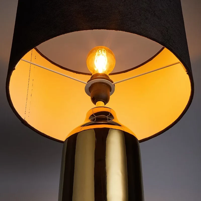 FRONT ROW Tischleuchte – Glamouröse Tischlampe Mit Goldfarbenem Keramikfuß