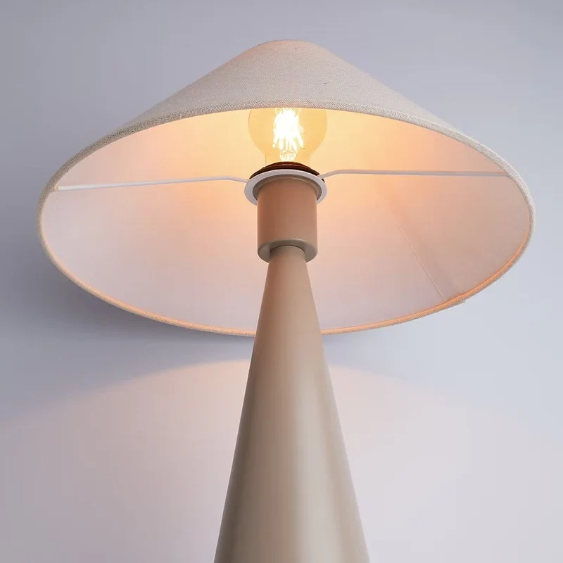 NEXO Tischleuchte – Minimalistische Tischlampe Mit Stoffschirm