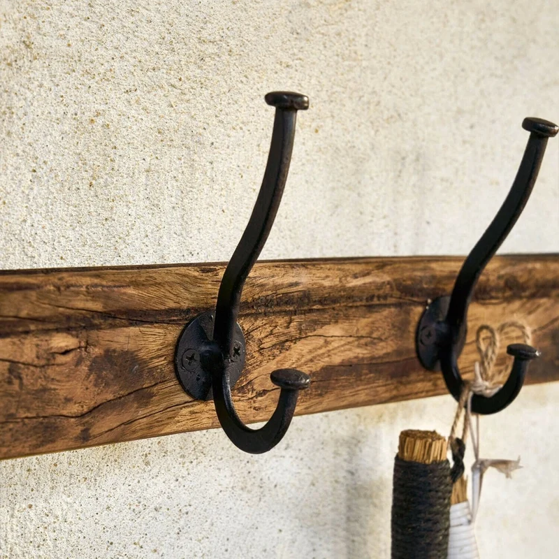SEMONE Wandgarderobe – Rustikale Garderobenleiste aus Altholz mit Eisenhaken