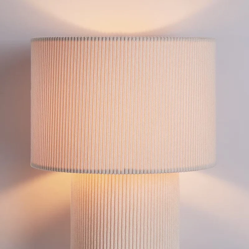 TYGE Tischleuchte – Gemütliche Tischlampe mit Kordelstoff-Schirm im Skandinavischen Stil