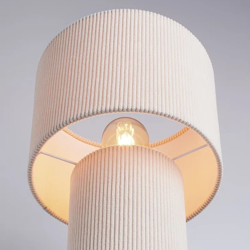 TYGE Tischleuchte – Gemütliche Tischlampe mit Kordelstoff-Schirm im Skandinavischen Stil