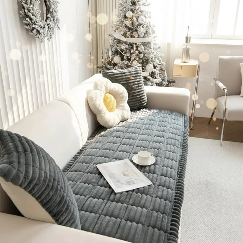 PLISSEE KLASSE – Eleganter Sofaschoner mit handgefalteten Kanten