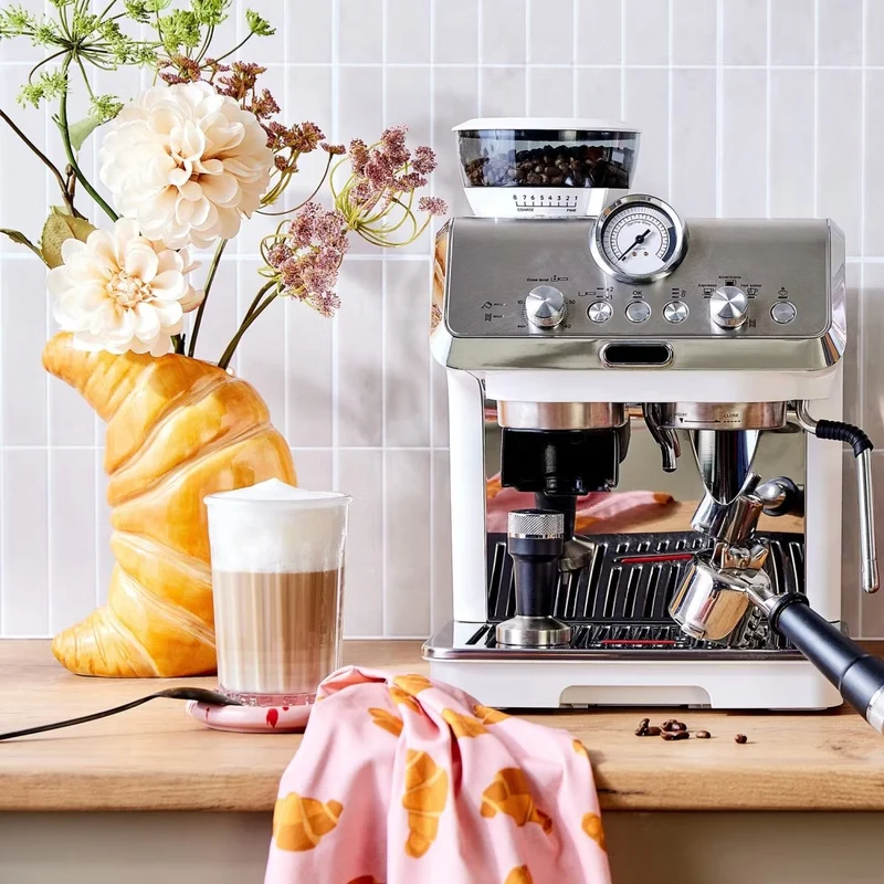 Croissant Vase – Kreative Porzellanvase Im Croissant-Design