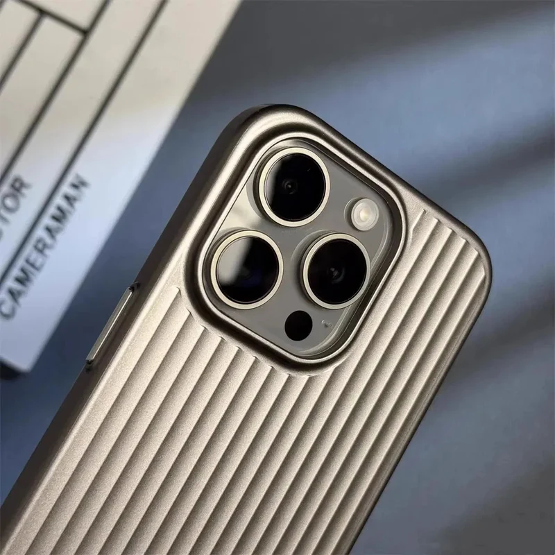 iPhone Hülle mit Rillenstruktur – Schlanke Schutzhülle mit Kamera- und Kratzschutz
