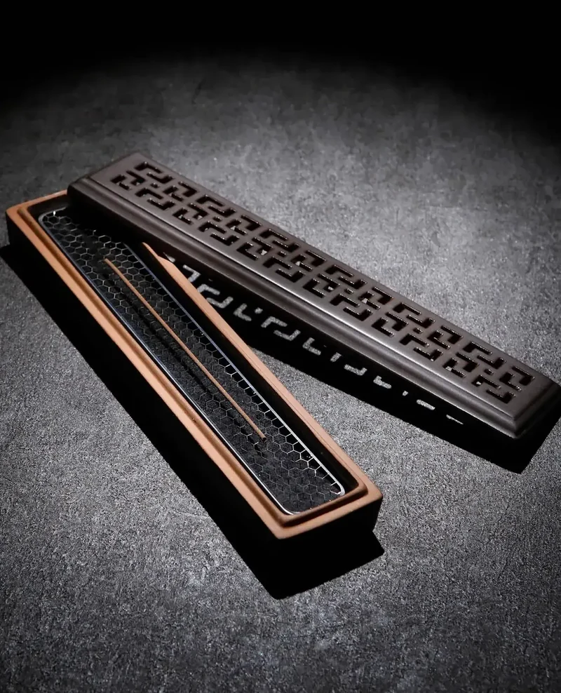 Nagomi Kobo Ceramic Horizontal Incense Holder - No Ash Splatter
