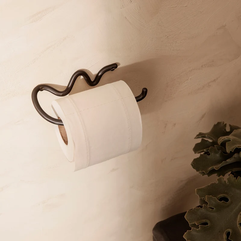 Fermaro – Curvature Toilettenpapierhalter aus handgefertigtem Messing