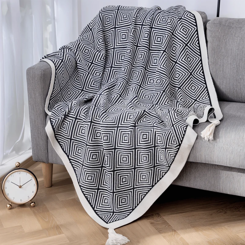 Polystripe – Gemütliche Schwarz-Weiß Geometrische Flausch-Decke