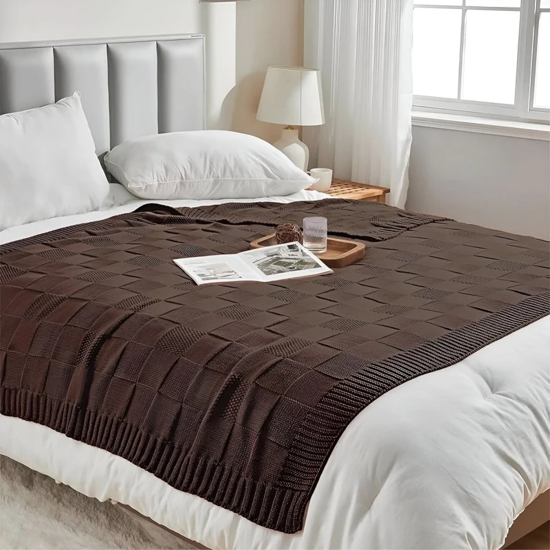Monostripe – Minimalistische Strickdecke