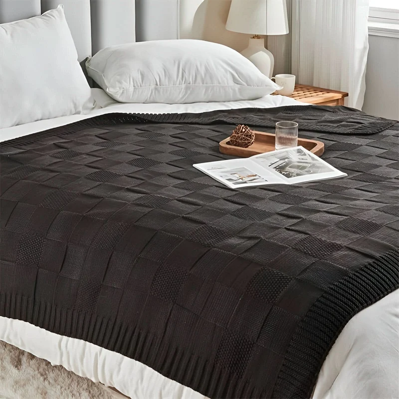 Monostripe – Minimalistische Strickdecke
