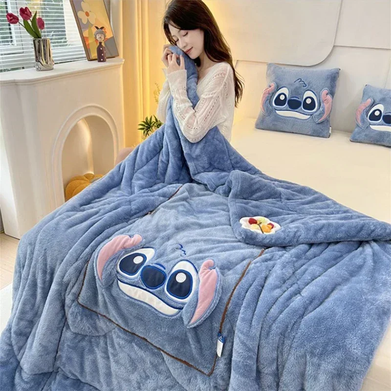 CozyNest – Decke mit Kissen 2-in-1 Plüschdesign – für Zuhause & Reisen