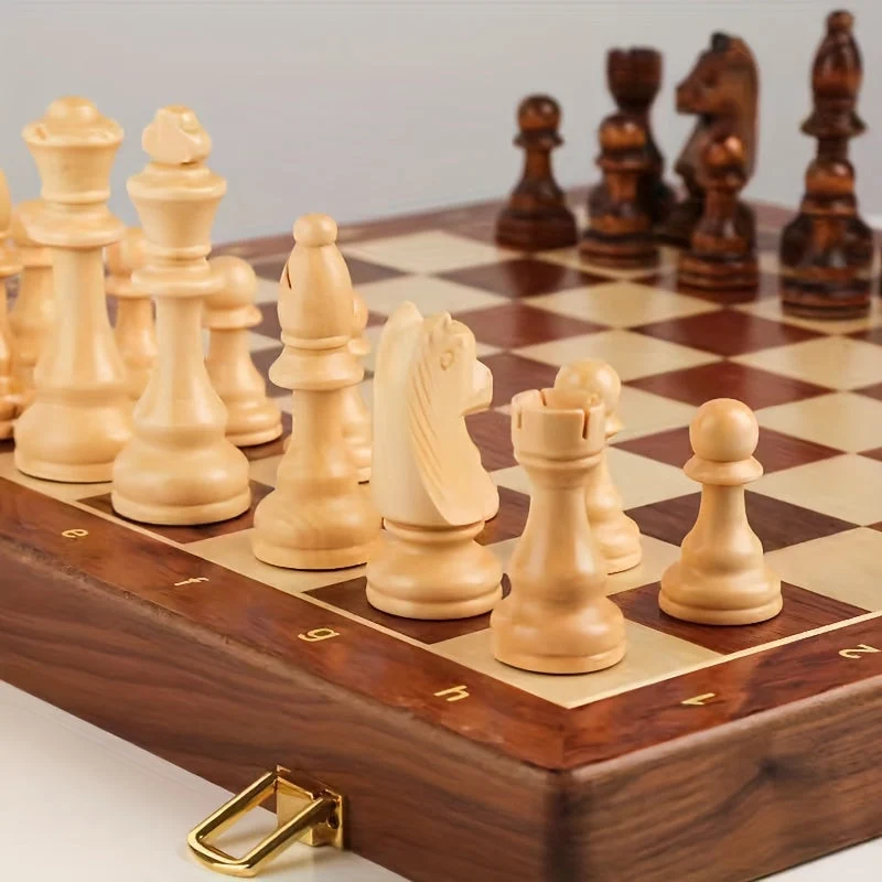 Schachspiel – Klassische Strategie trifft edles Design