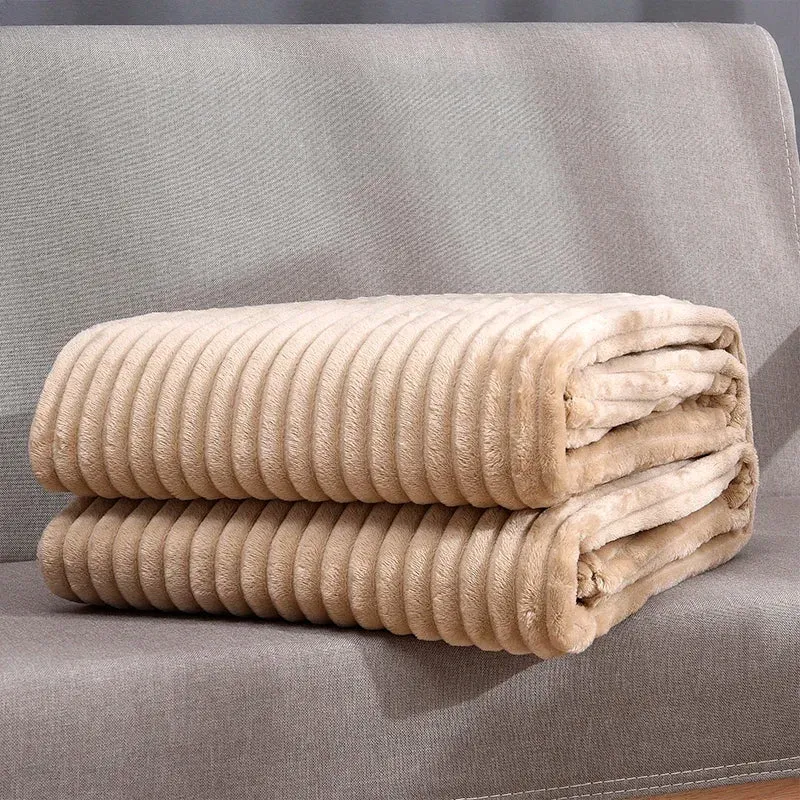 SoftLoom – Flauschige Flanell-Decke Gestreift für Sofa, Bett & Reisen