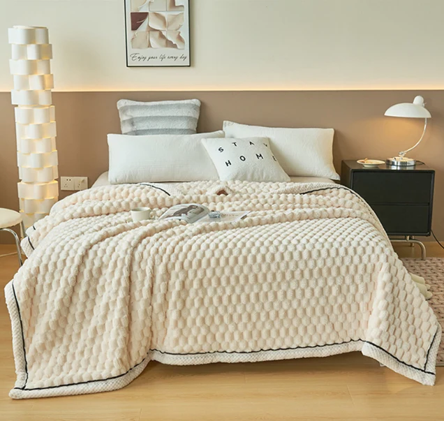 Ultra-Weiche Kuscheldecke Eloise | Samtdecke Für Sofa Und Schlafzimmer