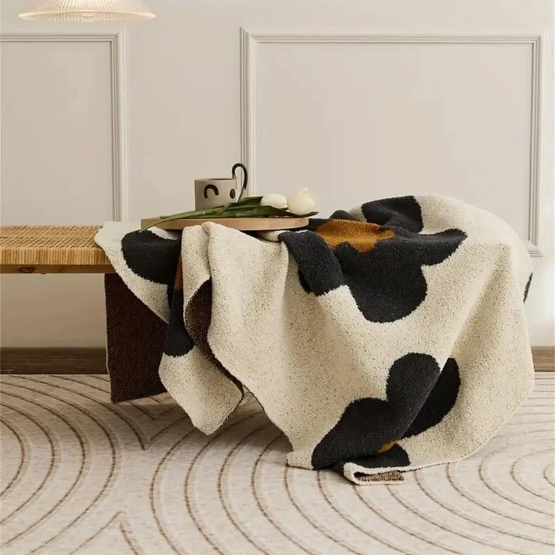 CAS - Gestrickte Decke Mit Blumenmuster