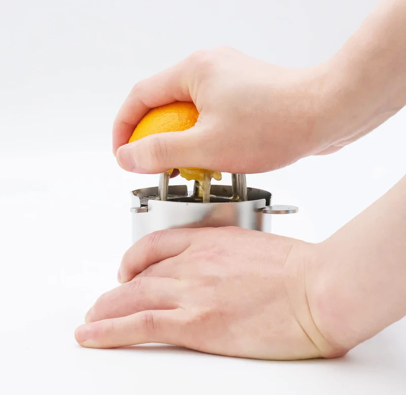 Wadasuke Manufacturing Stylish Manual Citrus Juicer with Steel Strainer and Cup