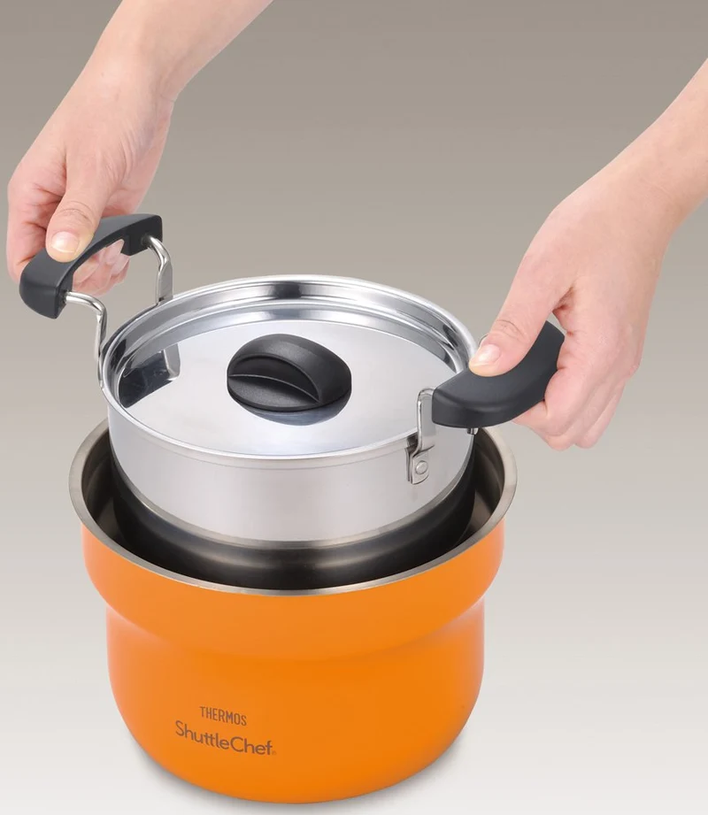 Thermos 1.6L Vacuum Insulated Shuttle Chef Cooker in Apricot Kbf-1600