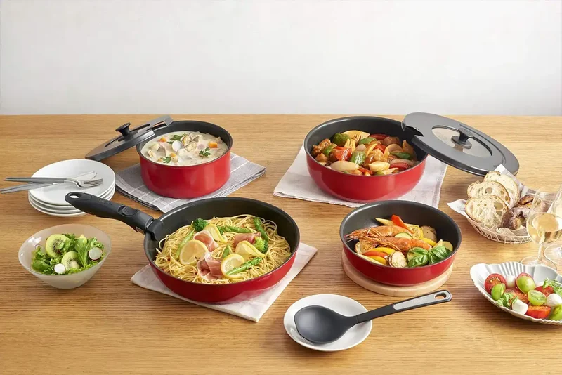 Thermos 20cm Red Durable Frying Pan with Detachable Handle - IH Compatible