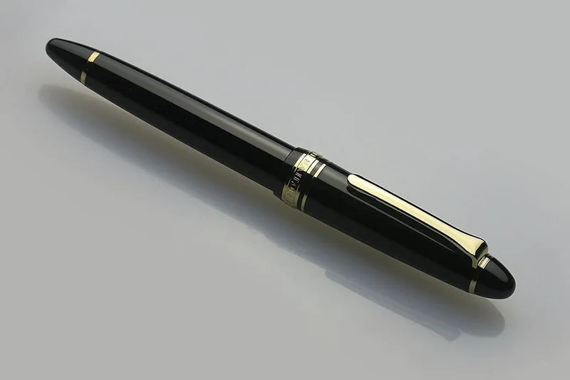 Sailor Fountain Pen Profit Casual Black Bold with Gold Trim 11-0570-620